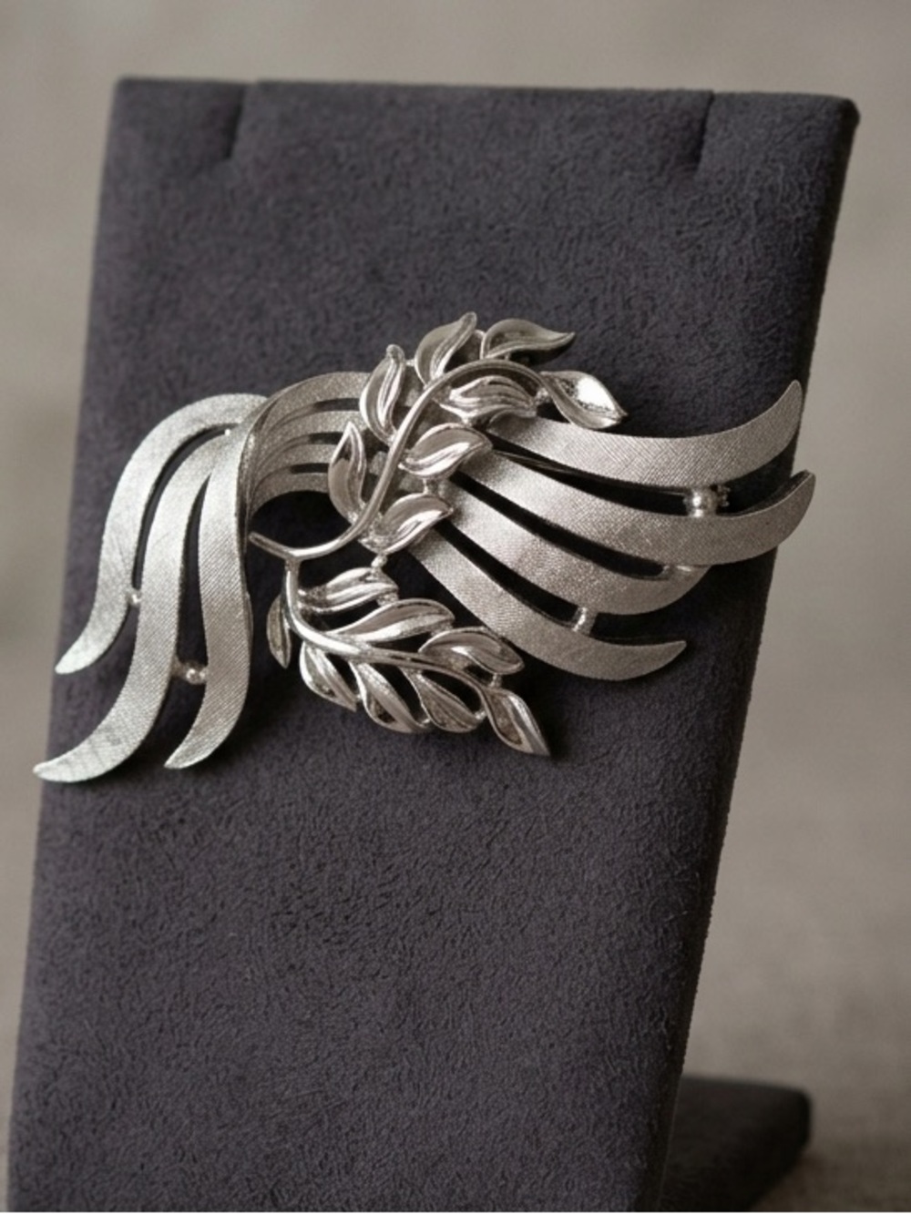 Crown Trifari Textured Silver Tone Flowing Curled Leaf Pin Brooch VTG 60s 1513